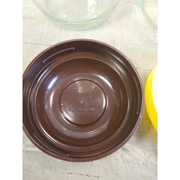 Vintage‎ Carlton Glass Jars (2 Jars) 1 Yellow 1 Brown Lid 1.5 Liter - Picture 8 of 9